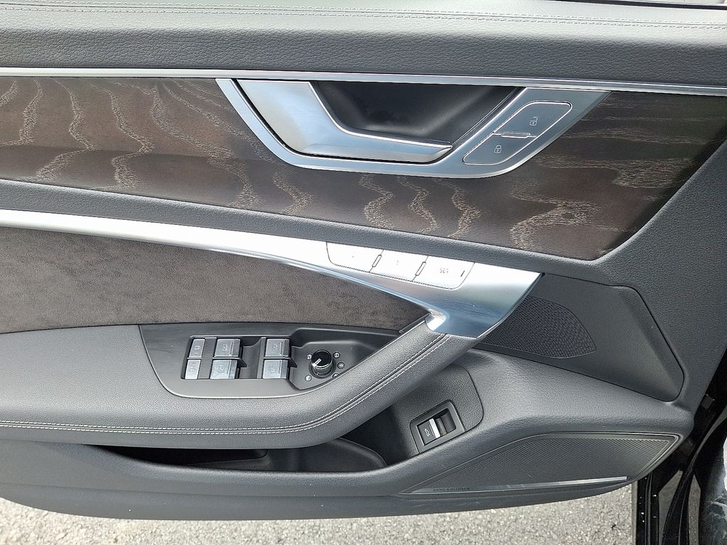 Thumbnail: 2020 Audi S6 - 12