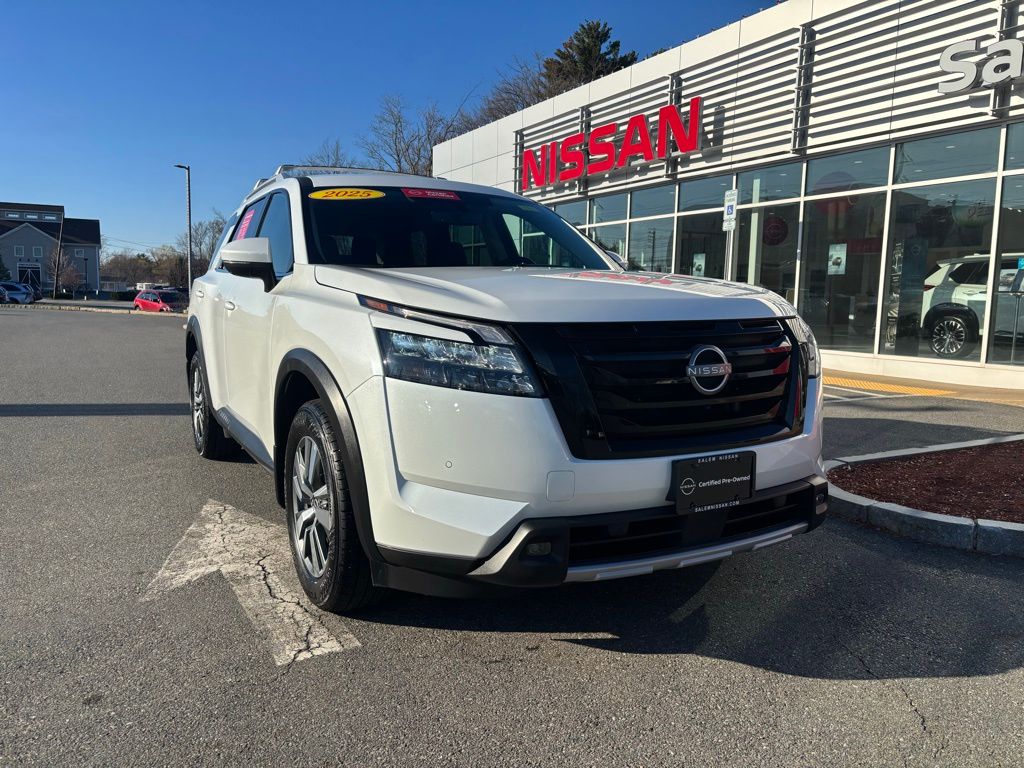 Everest White Pearl Tricoat 2025 Nissan Pathfinder SL 4WD SUV / Crossover All-Wheel Drive 9-Speed Automatic