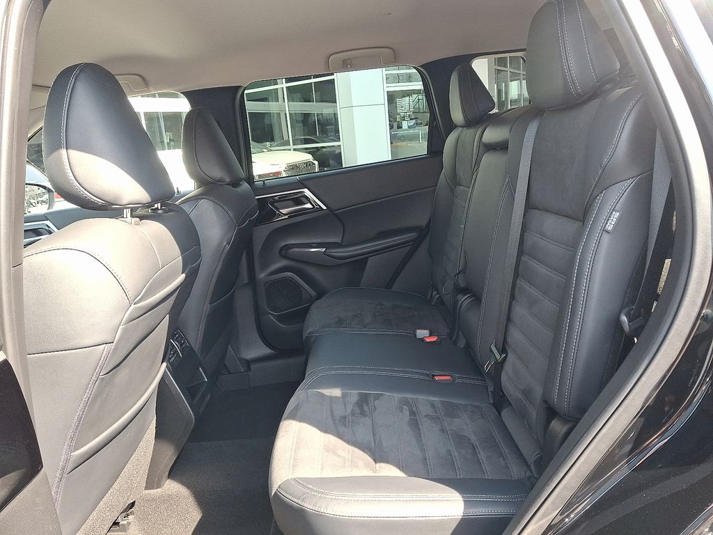 Thumbnail: 2022 Mitsubishi Outlander - 10