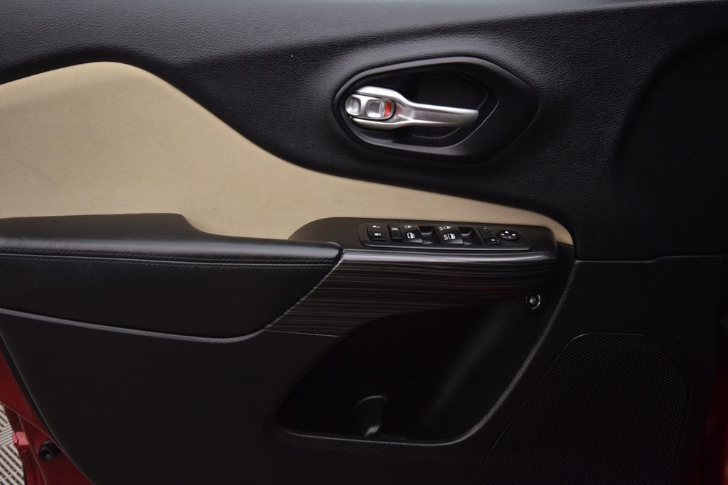 used 2015 Jeep Cherokee car, priced at $9,500