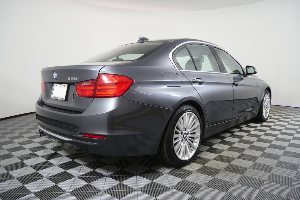 Thumbnail: 2015 BMW 3 Series - 3