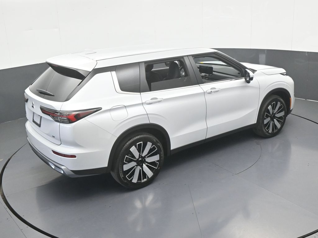 New 2026 Diamond White Mitsubishi SE image 60