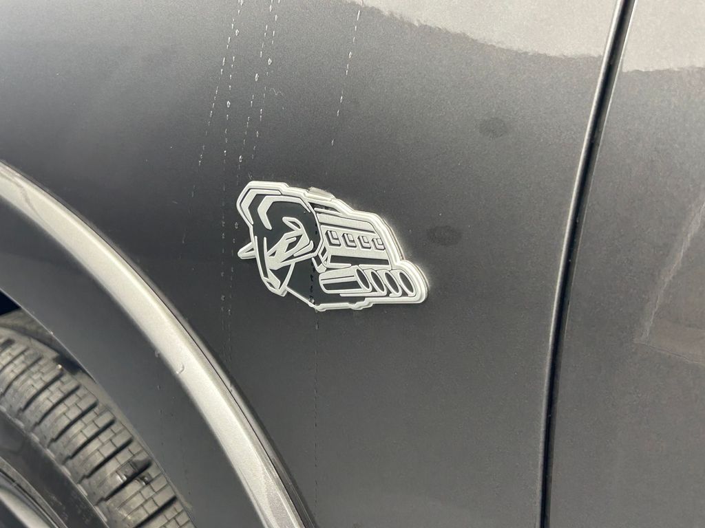 New 2026 Granite Crystal Metallic Clearcoat Ram Laramie image 32