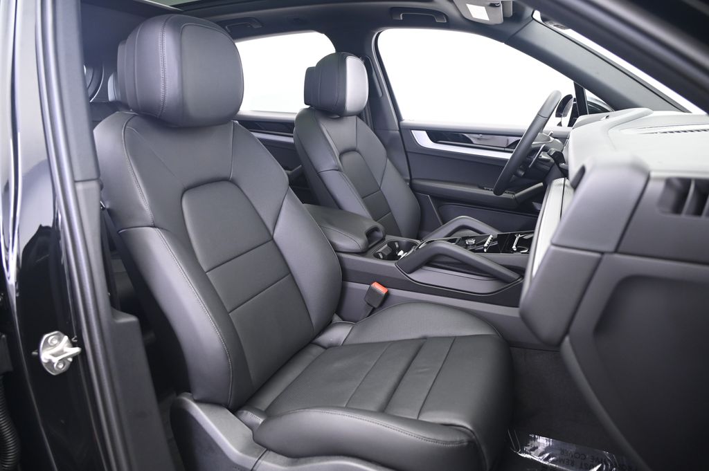 Thumbnail: 2025 Porsche Cayenne - 29