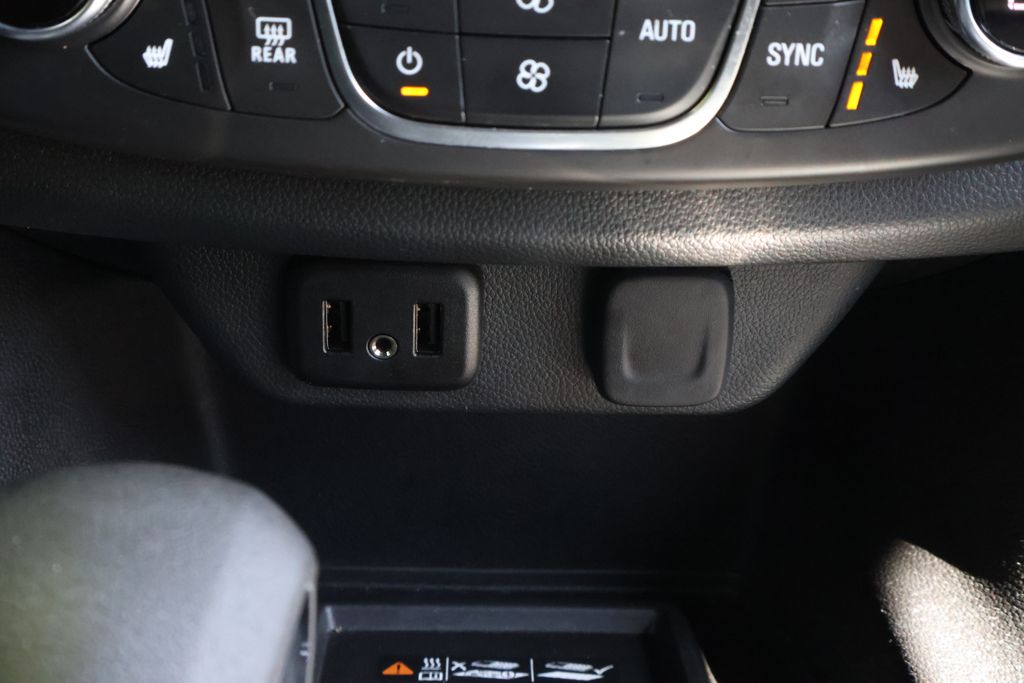 2023 Chevrolet Traverse LT 24