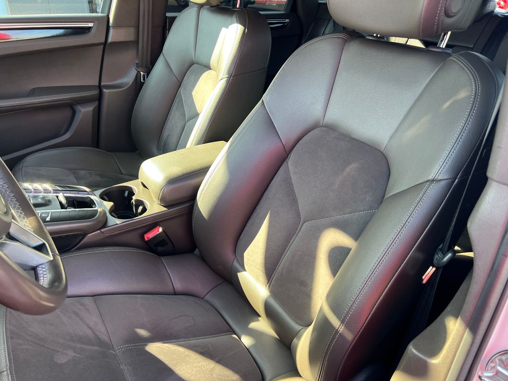 Thumbnail: 2018 Porsche Macan - 16