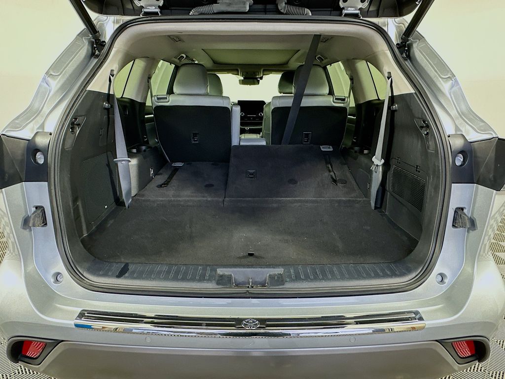 Thumbnail: 2023 Toyota Highlander - 27