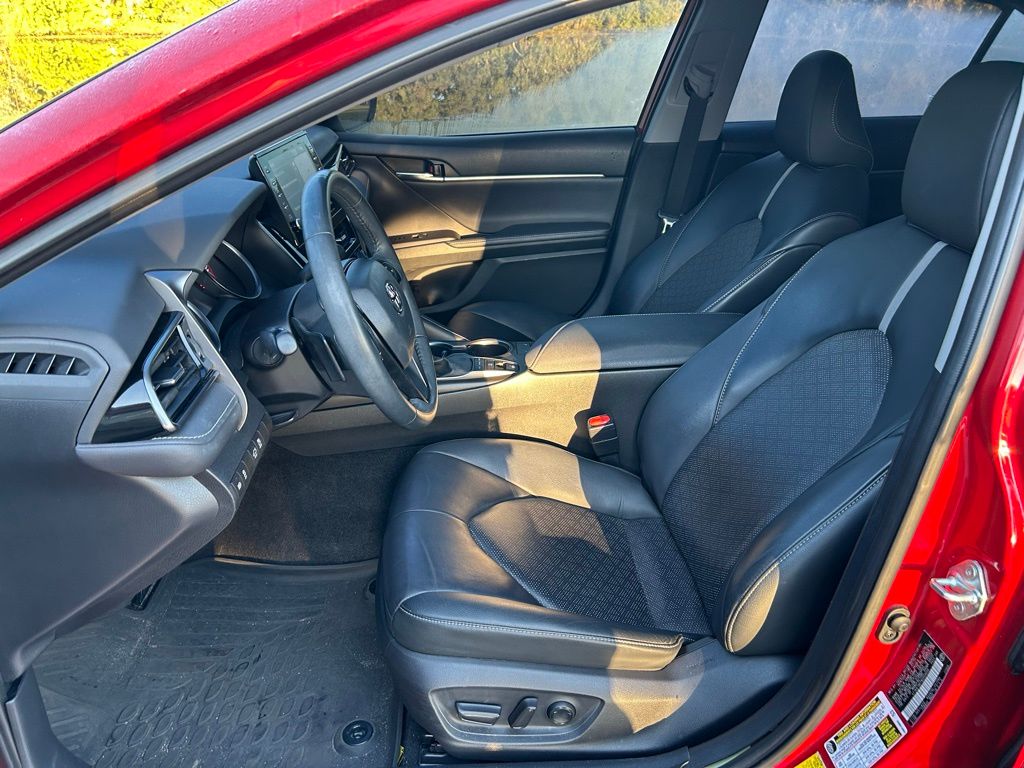 Thumbnail: 2022 Toyota Camry - 14