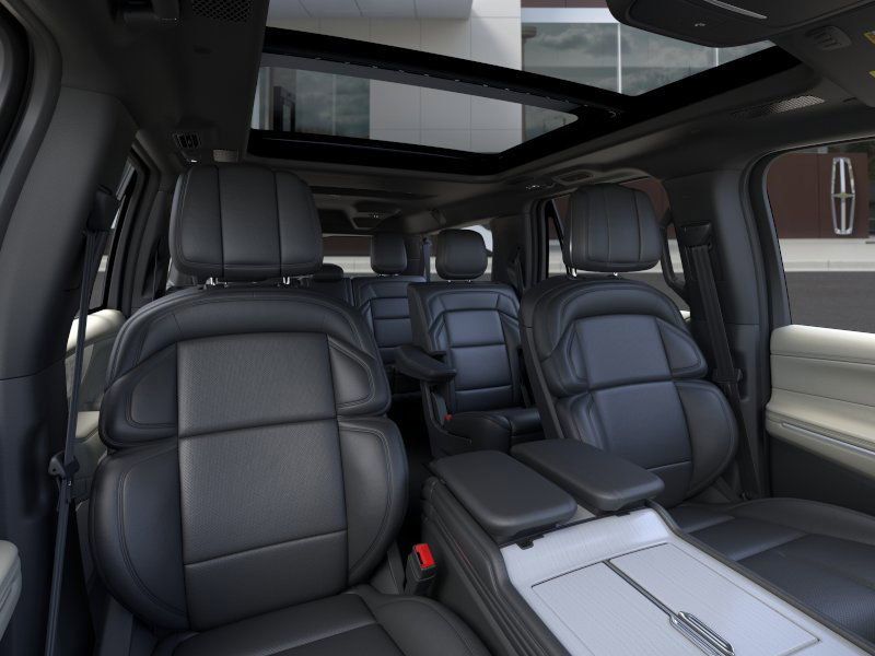 Thumbnail: 2025 Lincoln Navigator - 10