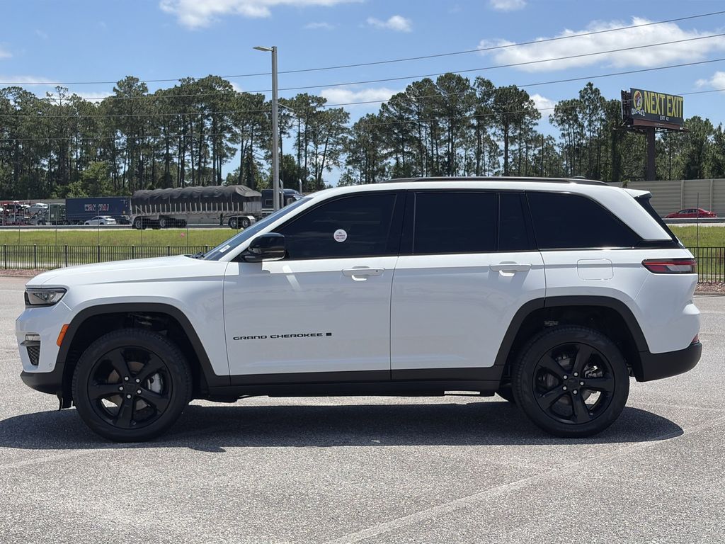 Used 2025 Jeep Grand Cherokee SUV