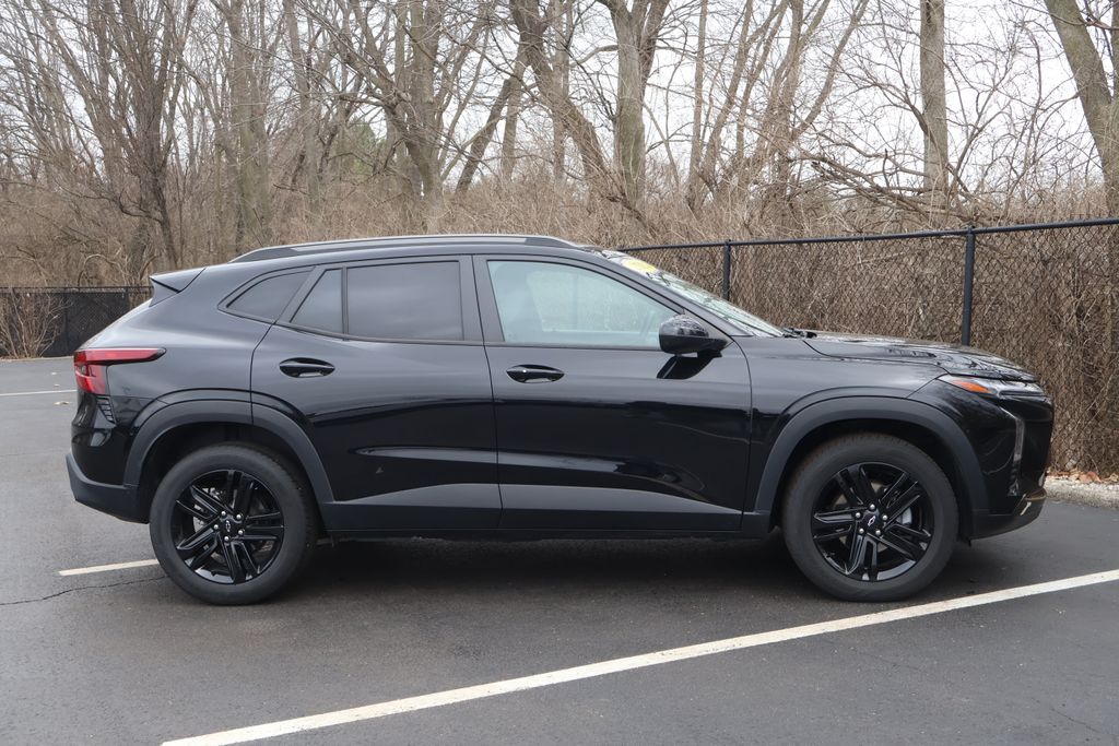 Thumbnail: 2024 Chevrolet Trax - 10