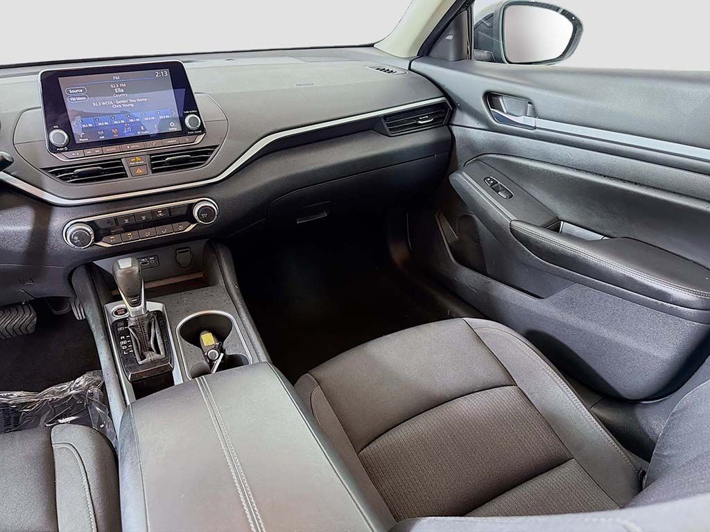 Used 2022 Black Nissan 2.5 SV image 25