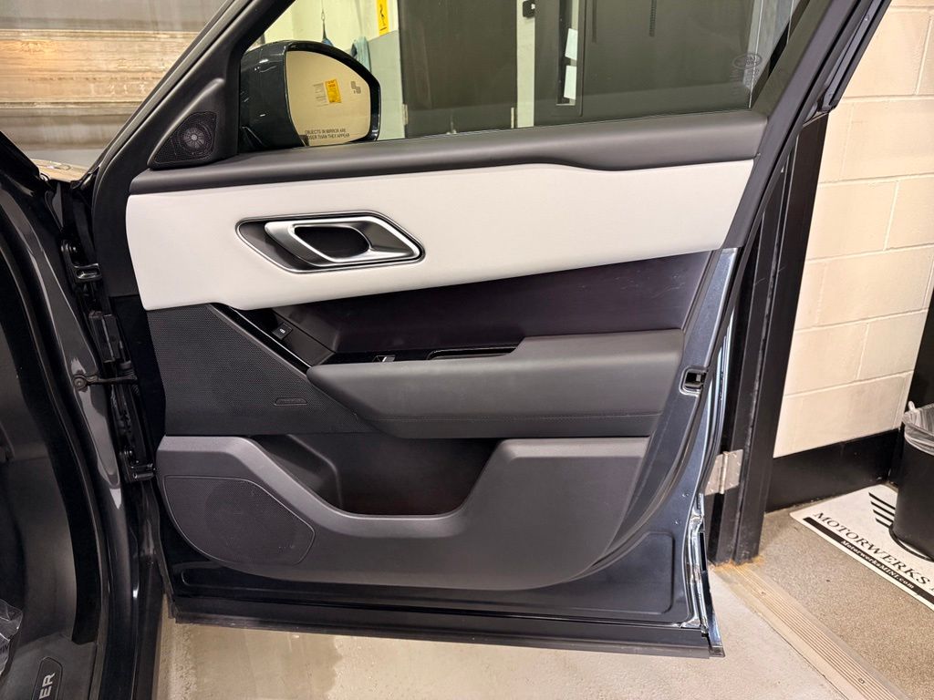 Thumbnail: 2026 Land Rover Range Rover Velar - 27