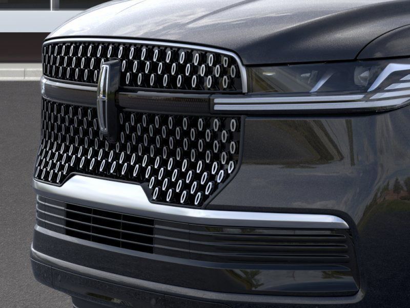 Thumbnail: 2025 Lincoln Navigator L - 17