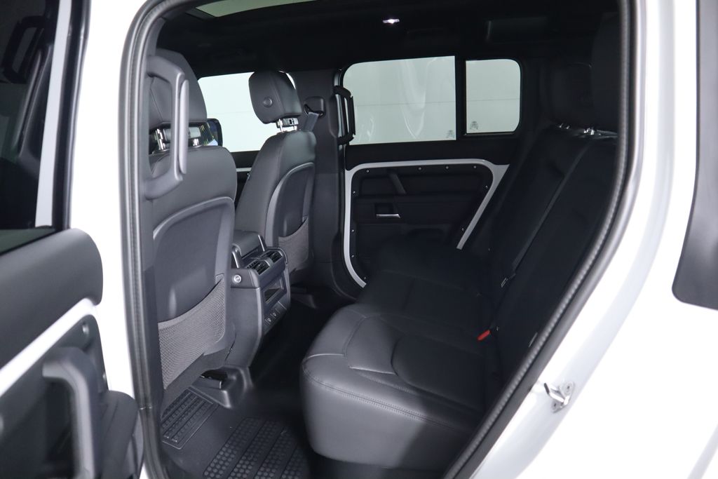 2025 Land Rover Defender 110 23