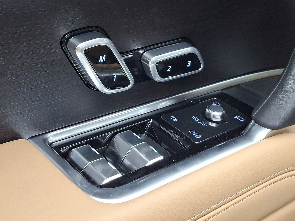 Thumbnail: 2025 Land Rover Range Rover - 19