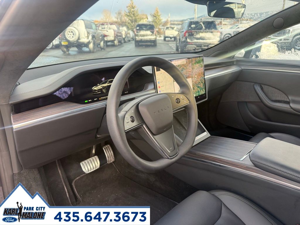 View vehicle photo 7