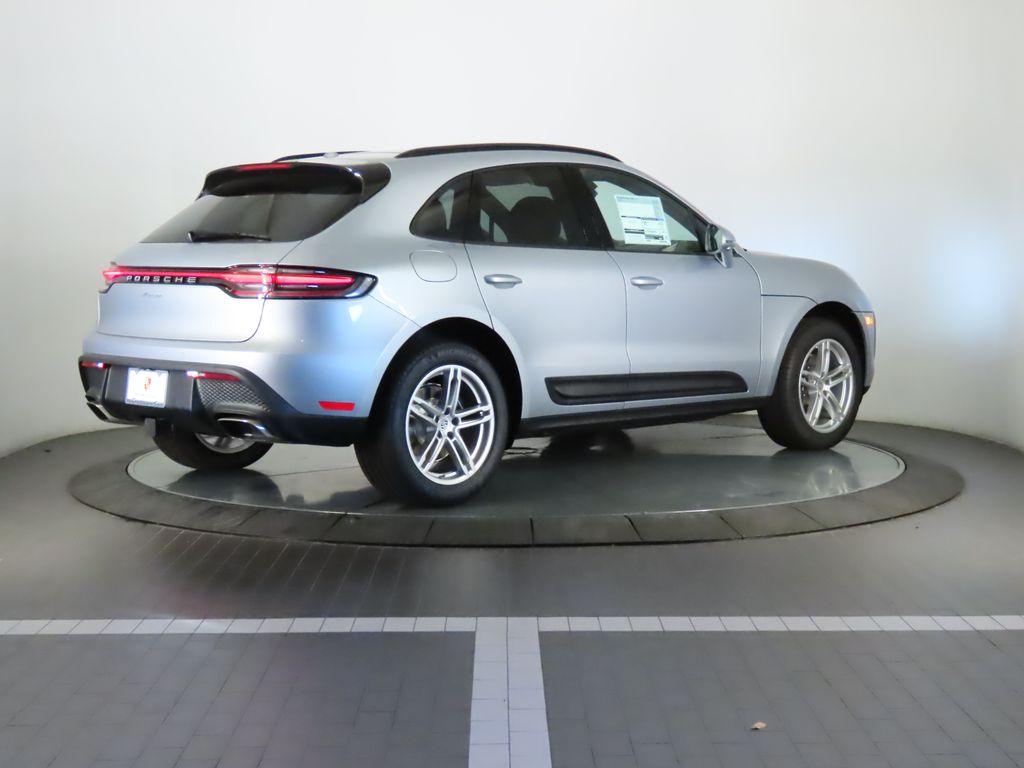 Thumbnail: 2026 Porsche Macan - 7