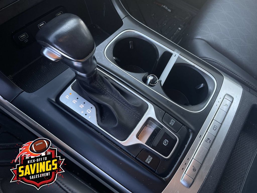 Used 2022 Kia Carnival Van