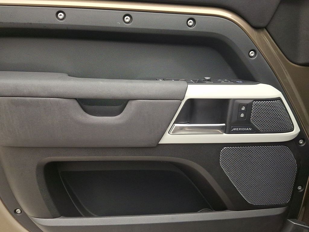 Thumbnail: 2020 Land Rover Defender - 11