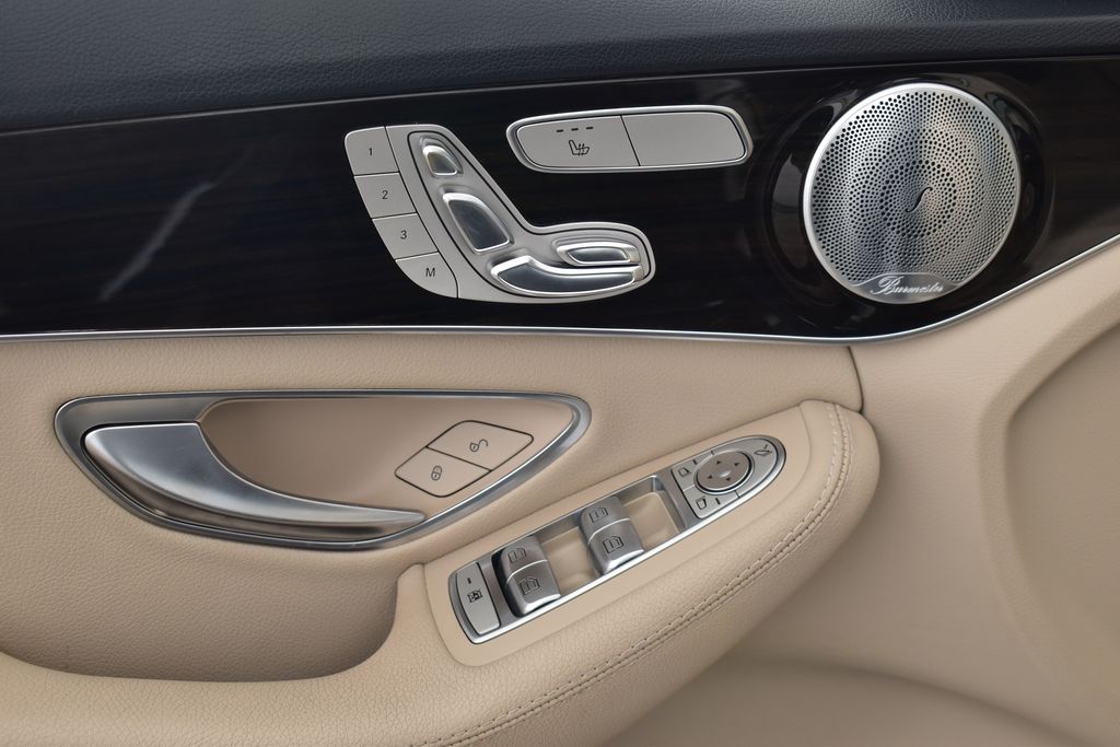 Thumbnail: 2016 Mercedes-Benz C-Class - 13