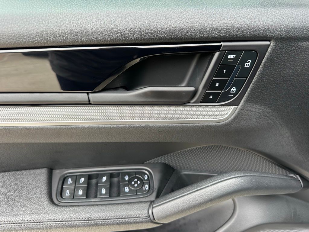 Thumbnail: 2025 Porsche Cayenne - 18