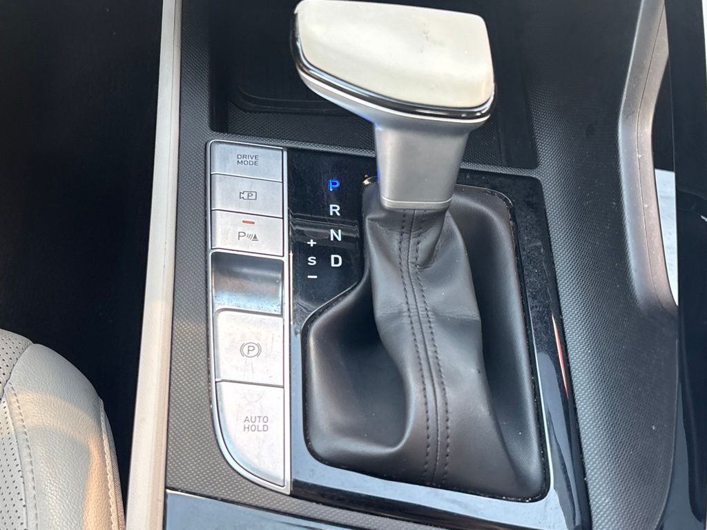 Used 2024 Hyundai Elantra Sedan