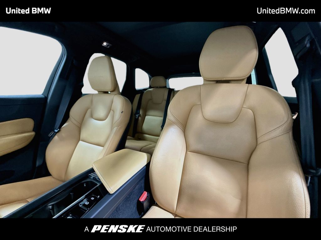 Thumbnail: 2019 Volvo XC60 - 12