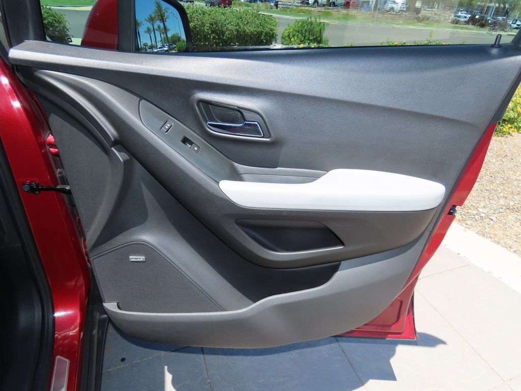 Thumbnail: 2019 Chevrolet Trax - 24