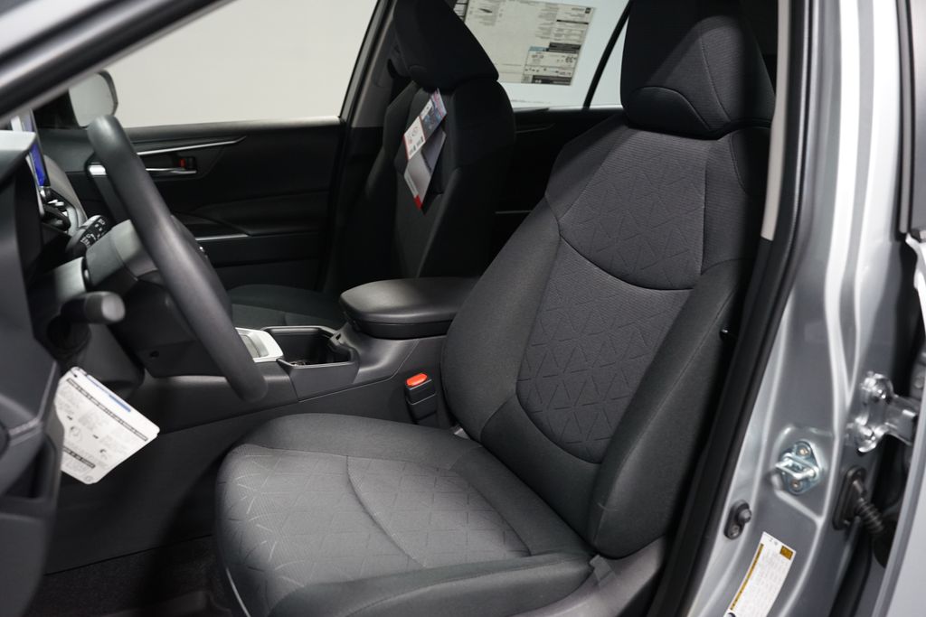 Thumbnail: 2025 Toyota RAV4 - 27