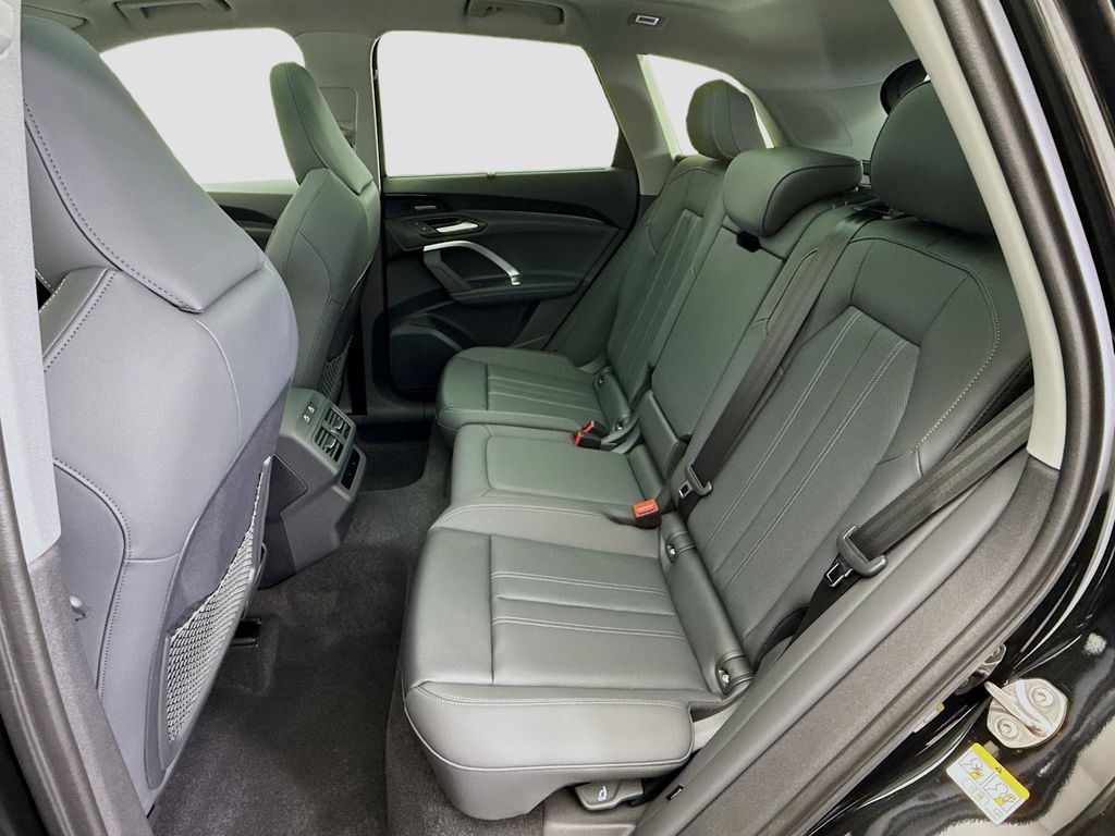 Thumbnail: 2025 Audi Q5 - 21