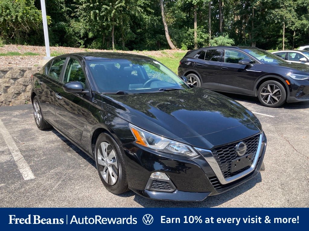 Super Black 2020 Nissan Altima Sedan Front-Wheel Drive Continuously Variable Transmission