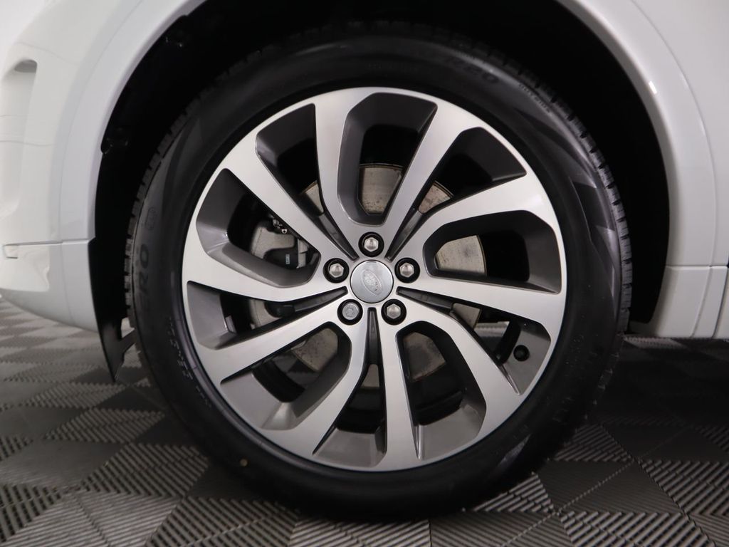 Thumbnail: 2023 Land Rover Discovery Sport - 31