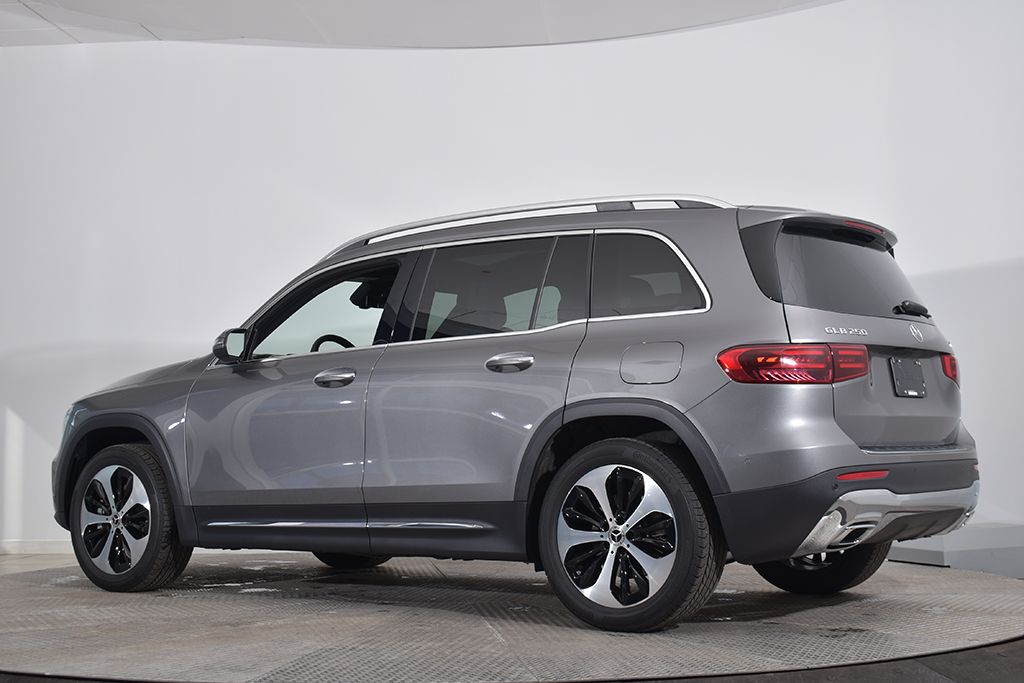 Thumbnail: 2026 Mercedes-Benz GLB - 3