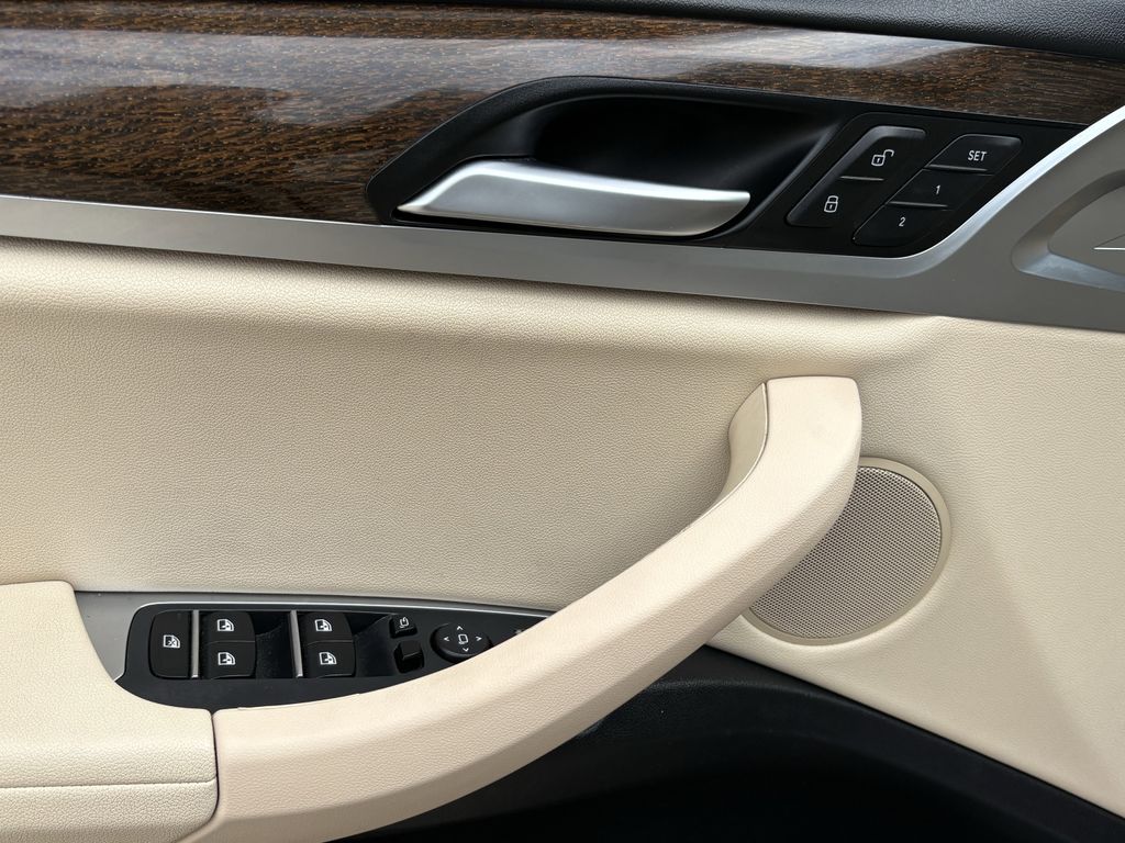 Used 2018 Alpine White BMW xDrive30i image 11