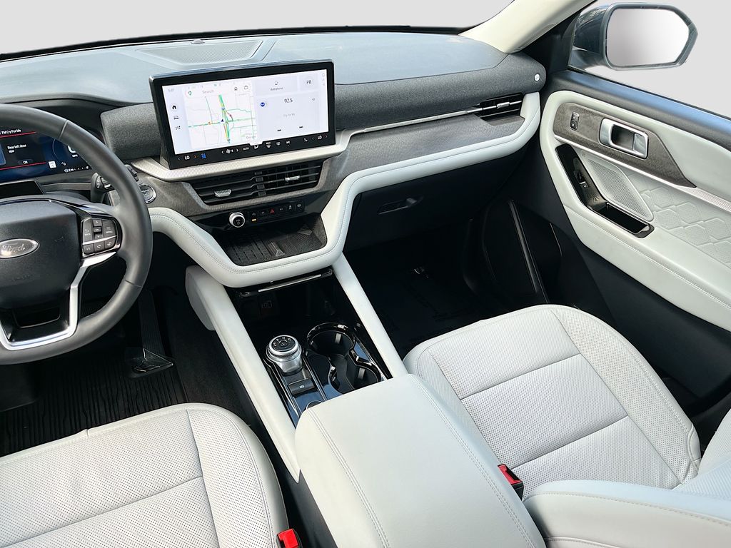 Used 2025 Gray Metallic Ford Platinum image 25