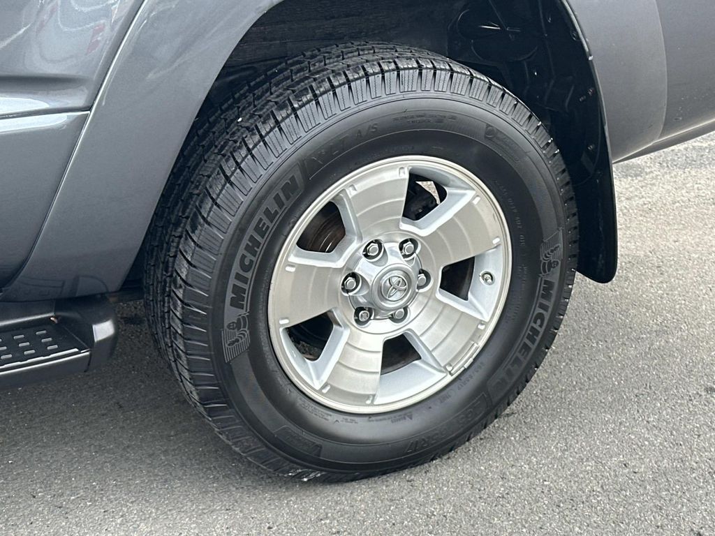 Thumbnail: 2004 Toyota 4Runner - 16