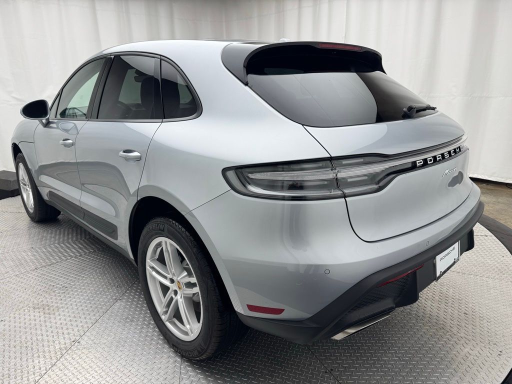 Thumbnail: 2025 Porsche Macan - 3