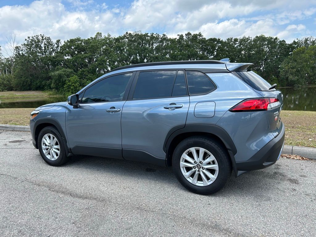 2024 Toyota Corolla Cross LE 3