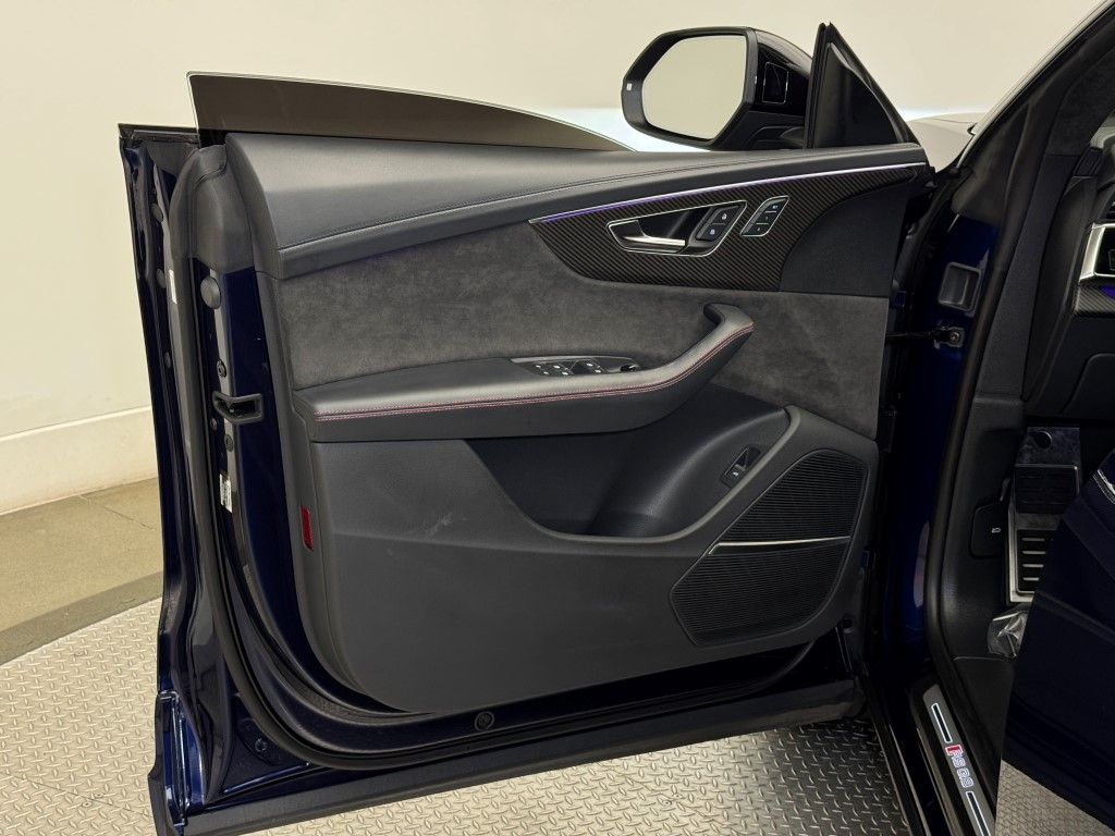 Thumbnail: 2021 Audi RS Q8 - 32