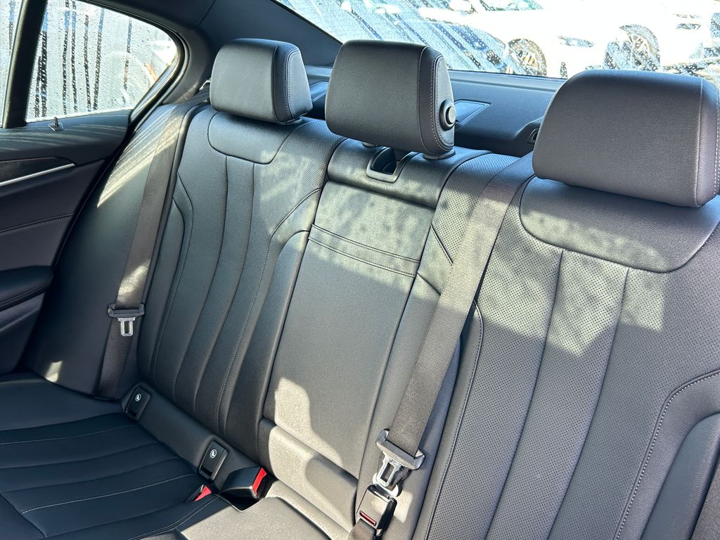 Thumbnail: 2022 BMW 5 Series - 31