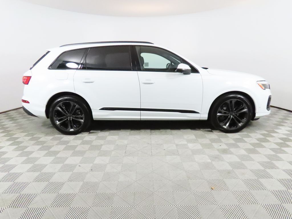 Thumbnail: 2026 Audi Q7 - 6