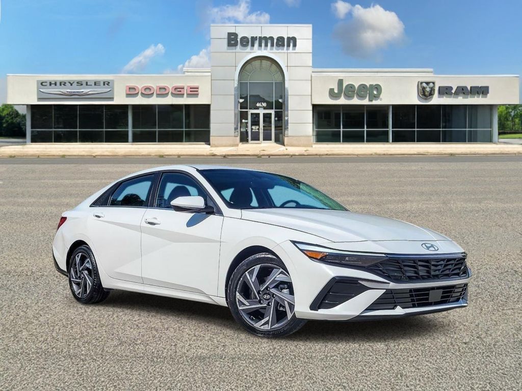 Serenity White 2025 Hyundai Elantra Sedan Front-Wheel Drive Continuously Variable Transmission