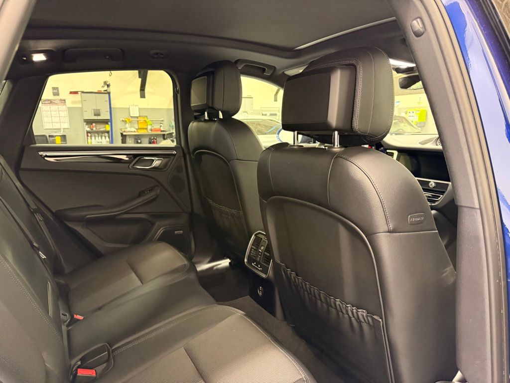 Thumbnail: 2022 Porsche Macan - 25