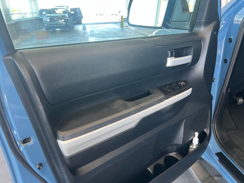 Thumbnail: 2018 Toyota Tundra - 7