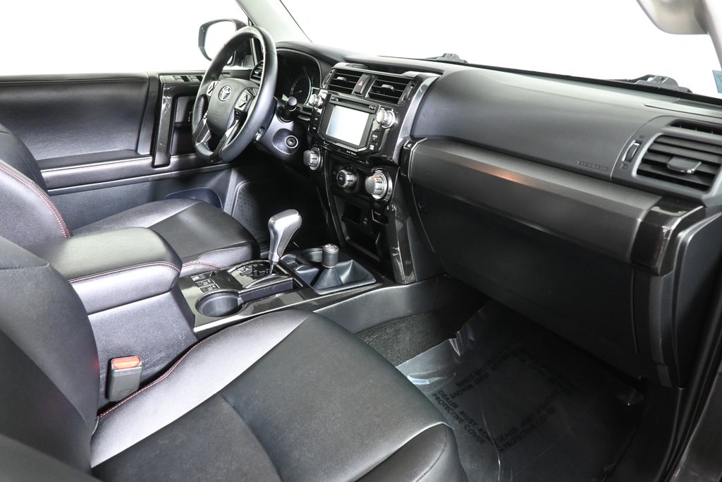 Thumbnail: 2016 Toyota 4Runner - 27