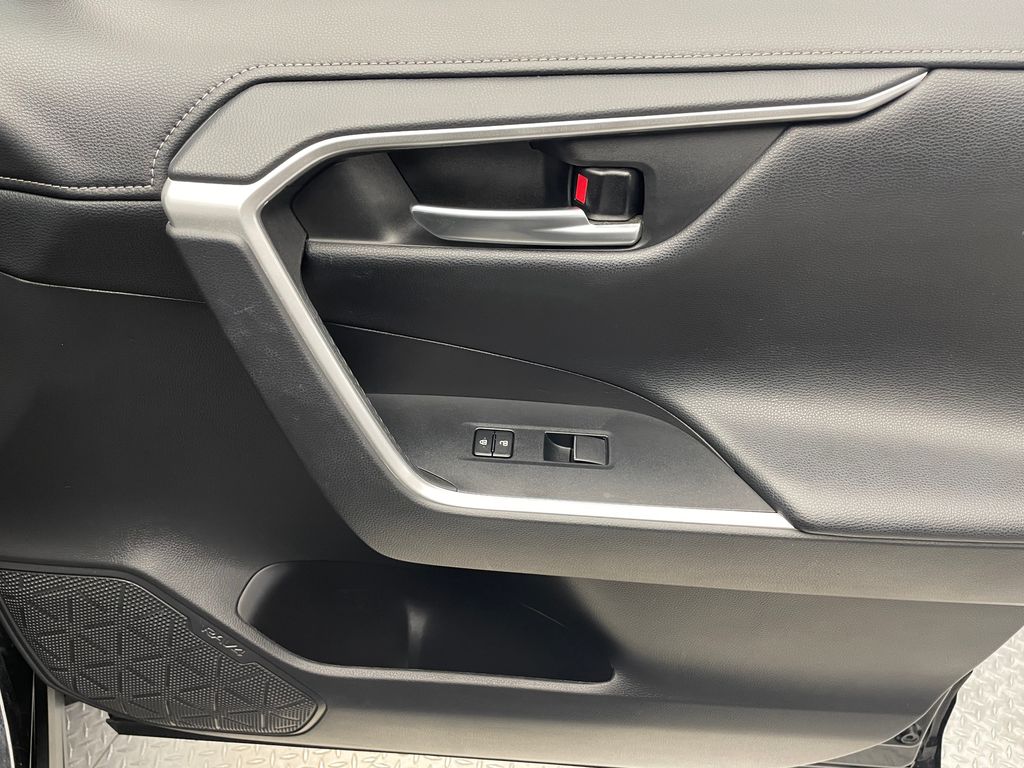 Thumbnail: 2021 Toyota RAV4 - 15