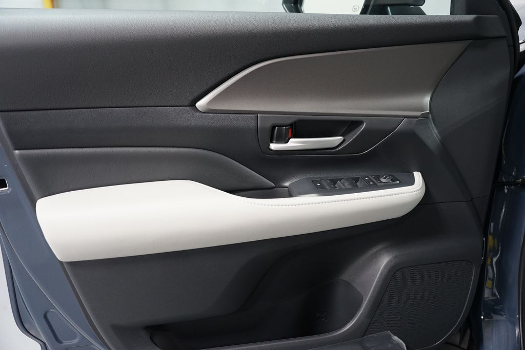 Thumbnail: 2026 Toyota Grand Highlander - 30