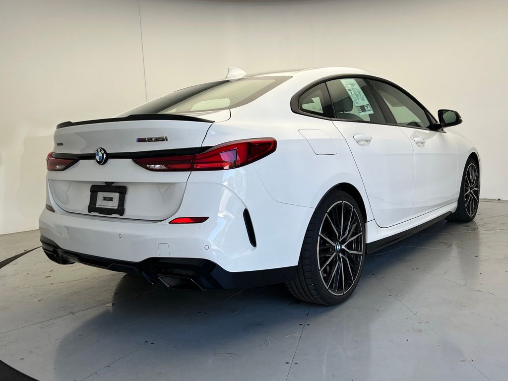 Thumbnail: 2024 BMW 2 Series - 3
