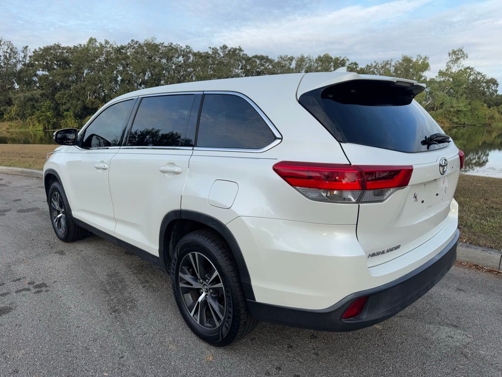 2019 Toyota Highlander LE 3